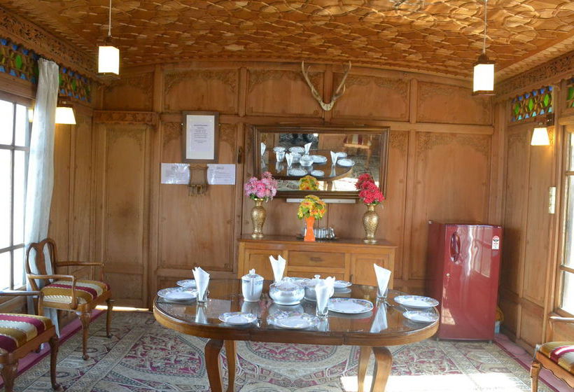 酒店 Peacock Houseboats