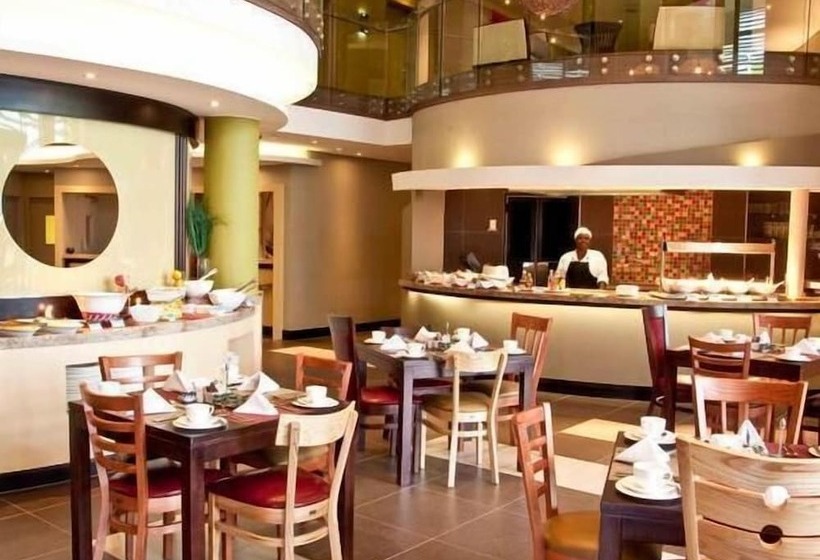 בית מלון כפרי Peermont Metcourt At Umfolozi Empangeni