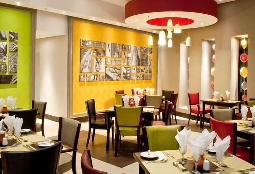 בית מלון כפרי Peermont Metcourt At Umfolozi Empangeni