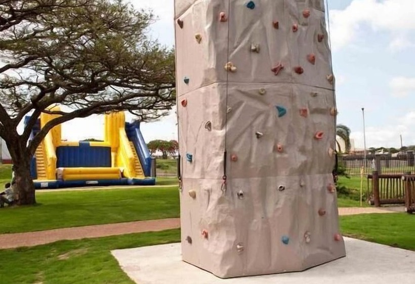 בית מלון כפרי Peermont Metcourt At Umfolozi Empangeni