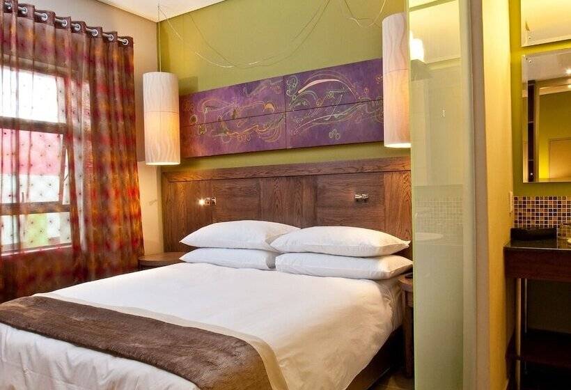 בית מלון כפרי Peermont Metcourt At Umfolozi Empangeni