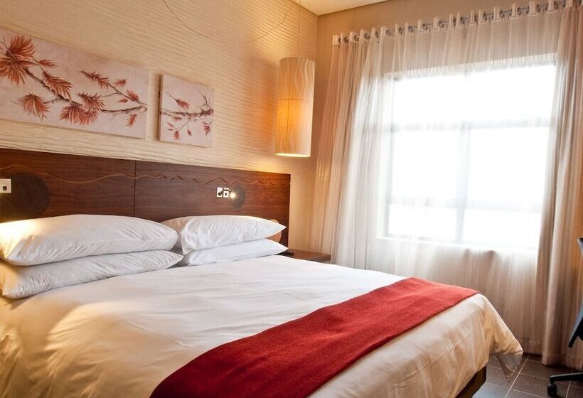 בית מלון כפרי Peermont Metcourt At Umfolozi Empangeni