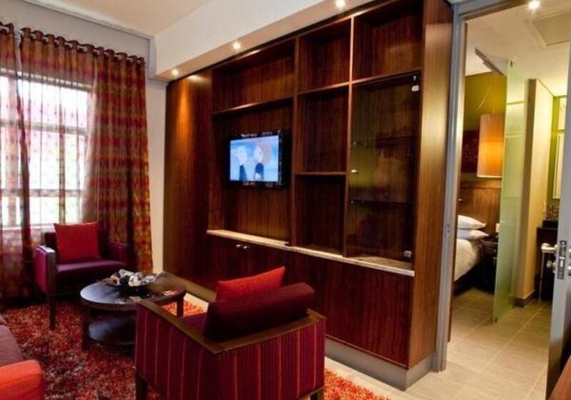 בית מלון כפרי Peermont Metcourt At Umfolozi Empangeni