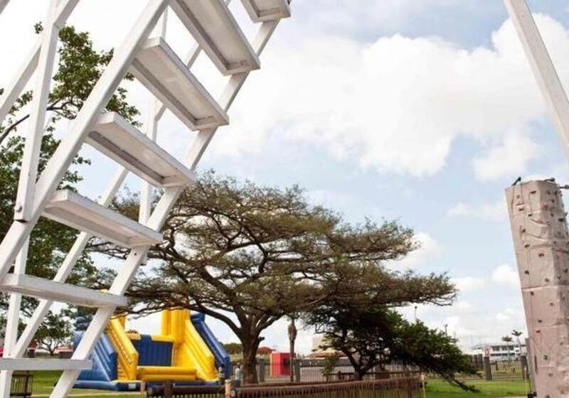 בית מלון כפרי Peermont Metcourt At Umfolozi Empangeni