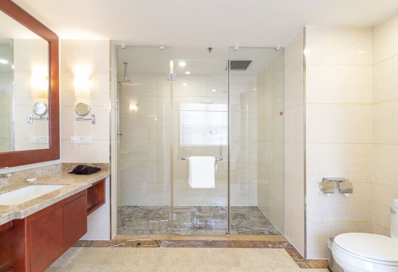 فندق Ramada Plaza By Wyndham Chongqing West