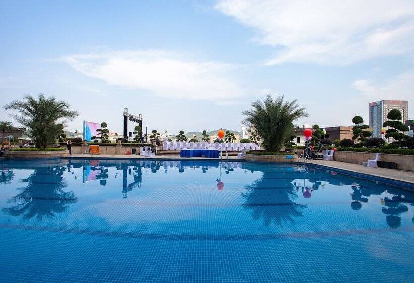 בית מלון כפרי Ramada Plaza Shaoguan City Centre