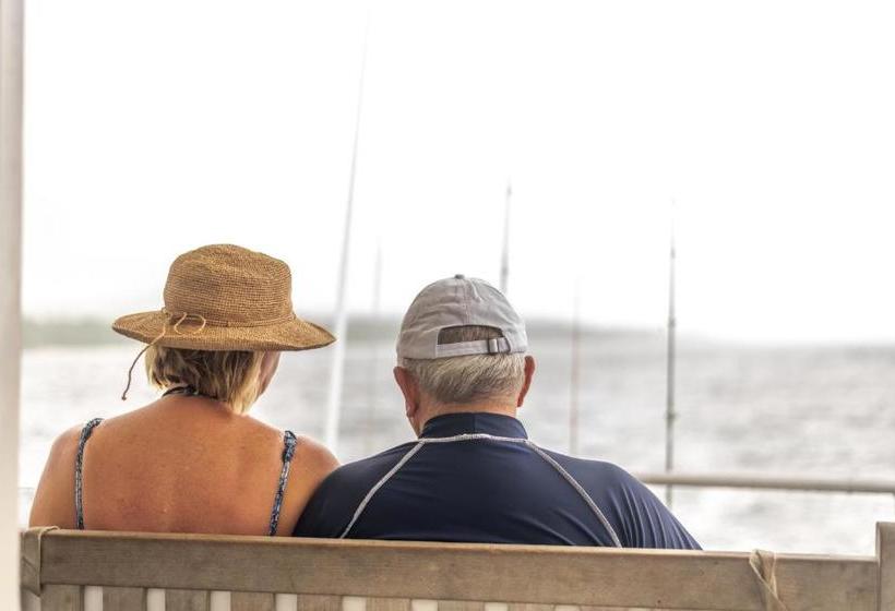 هتل Ratua Private Island Resort