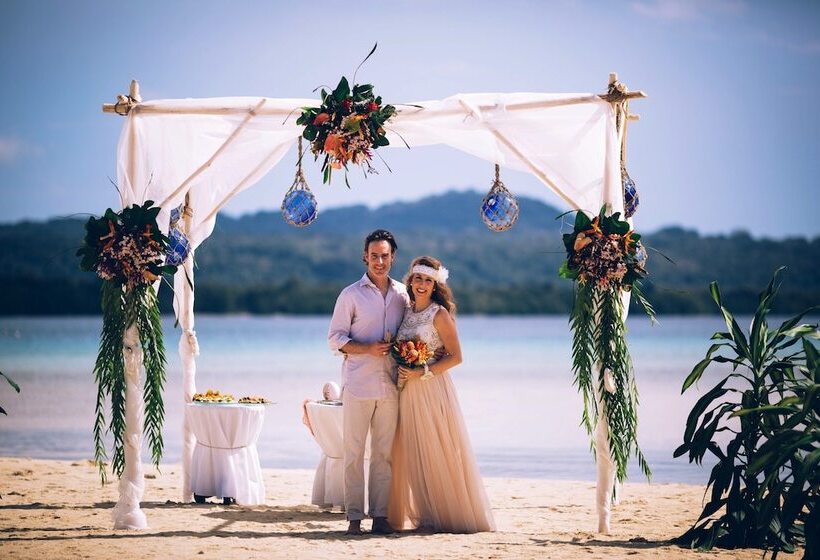 בית מלון כפרי Ratua Private Island Resort