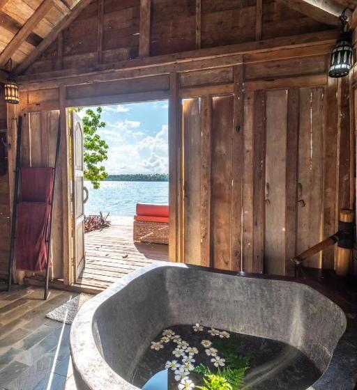 هتل Ratua Private Island Resort