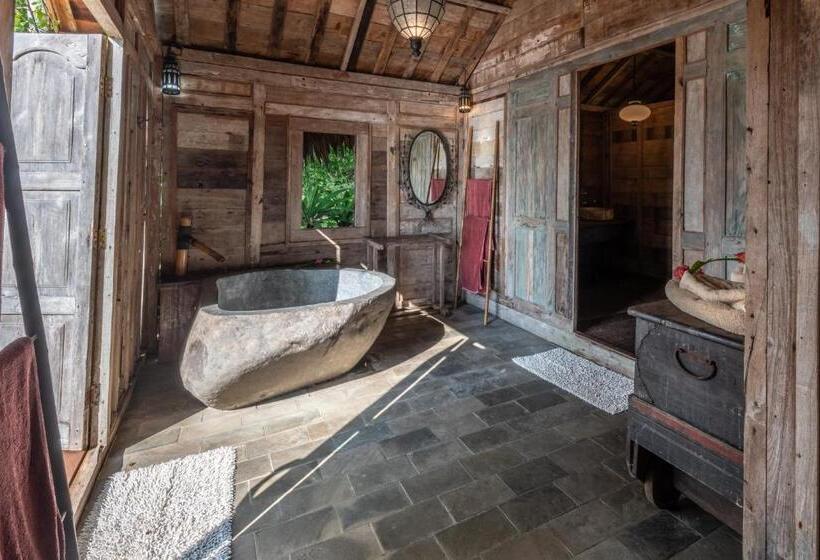 בית מלון כפרי Ratua Private Island Resort