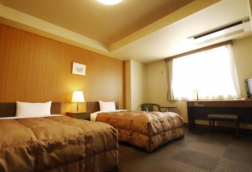 هتل Route Inn Takasakieki Nishiguchi