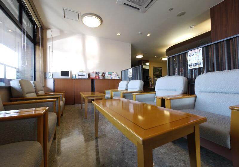 هتل Route Inn Takasakieki Nishiguchi