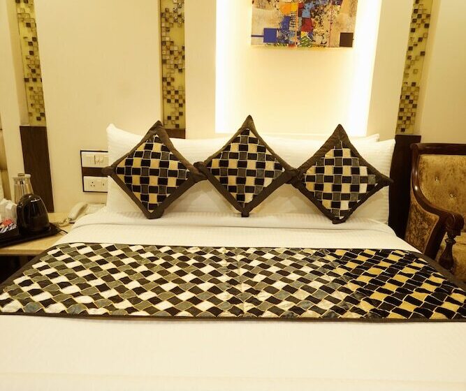 Отель The Singh Empire, New Delhi