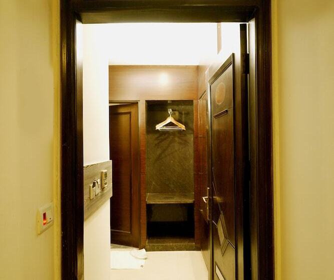 Отель The Singh Empire, New Delhi