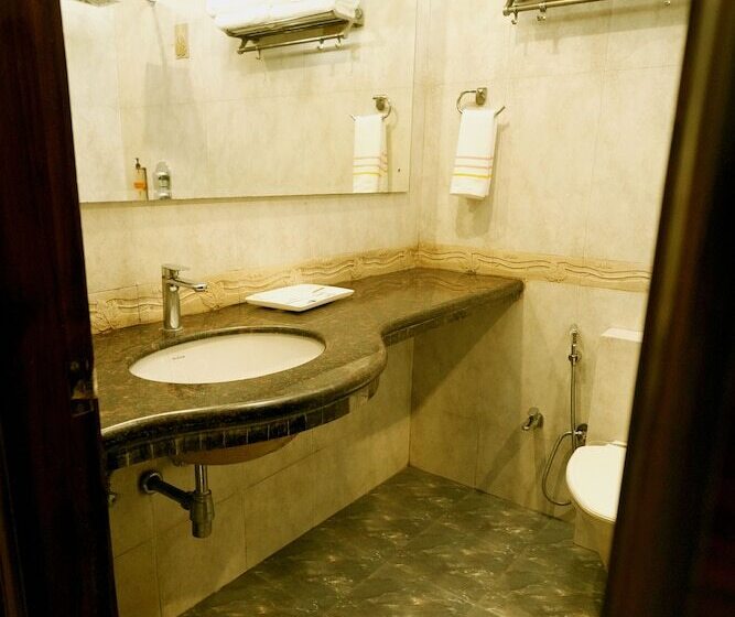 Отель The Singh Empire, New Delhi