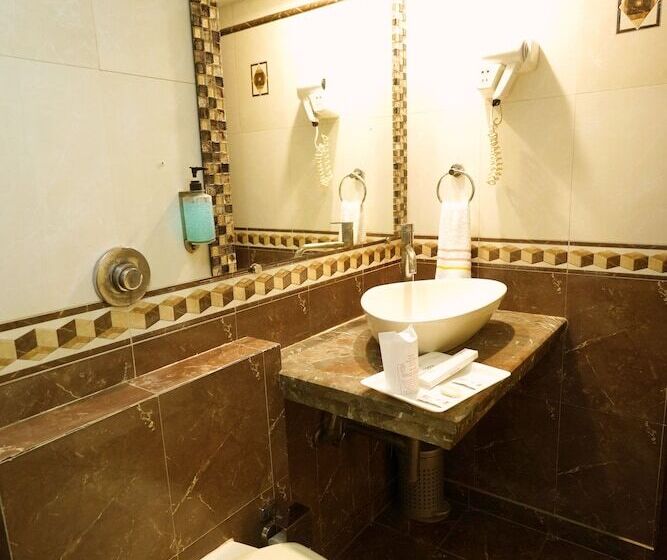 Отель The Singh Empire, New Delhi