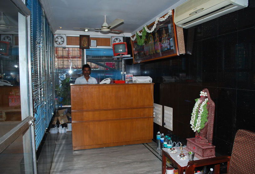 ホテル Sri Sai Residency