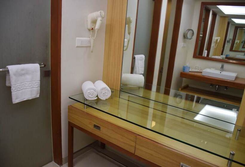 בית מלון כפרי St Laurn The Spiritual Resort