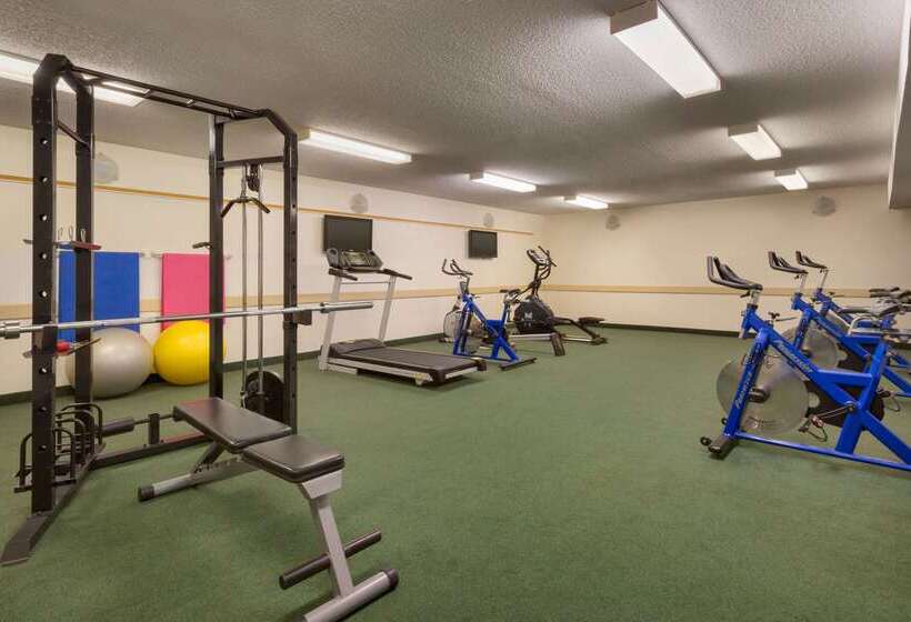 هتل Super 8 By Wyndham Prince George