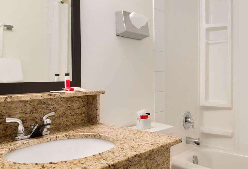 هتل Super 8 By Wyndham Prince George