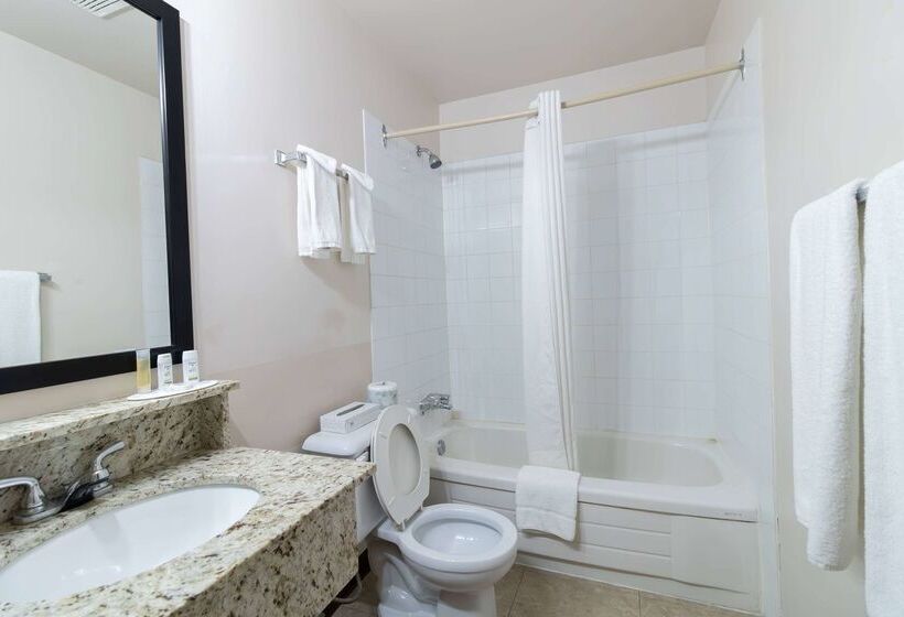 هتل Super 8 By Wyndham Prince George