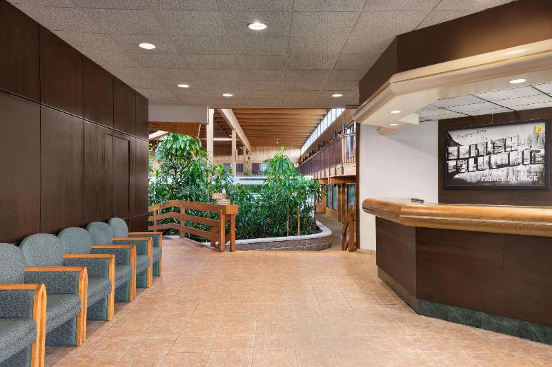 هتل Super 8 By Wyndham Prince George