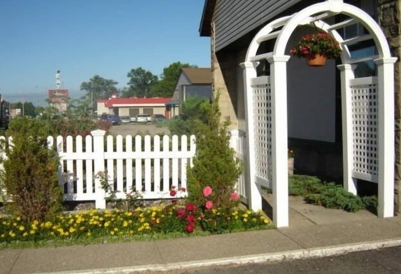 Отель The Gables Inn