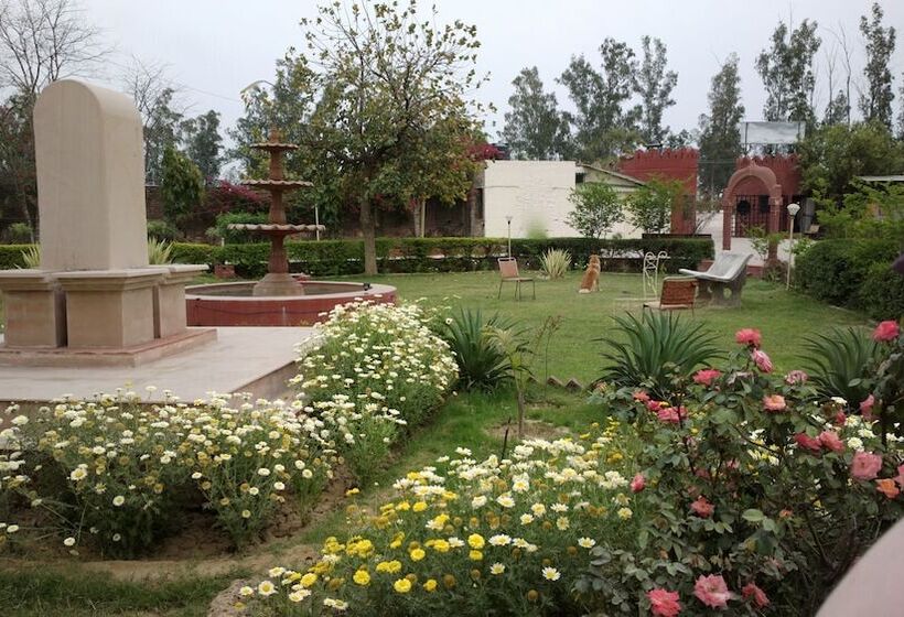 فندق The New Swaraj Resort