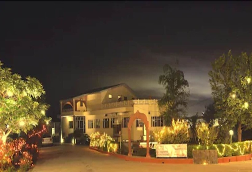 فندق The New Swaraj Resort