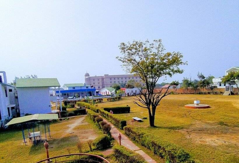 فندق The New Swaraj Resort