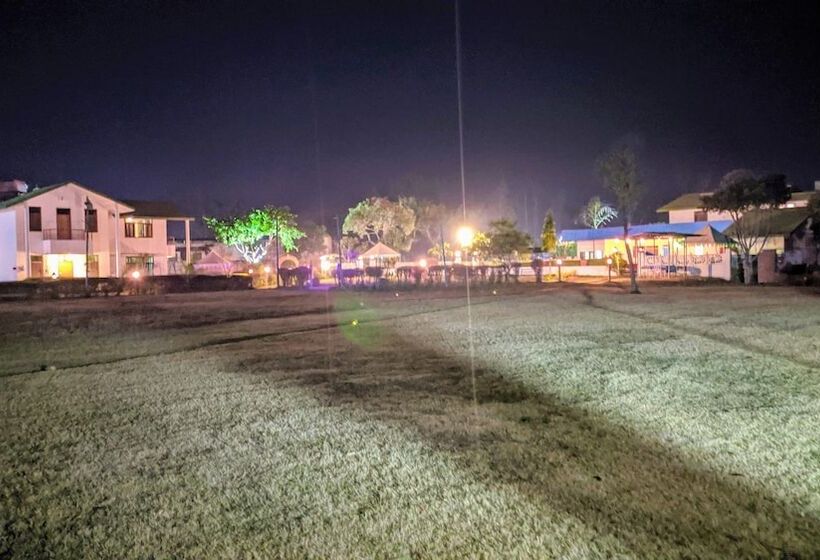 فندق The New Swaraj Resort