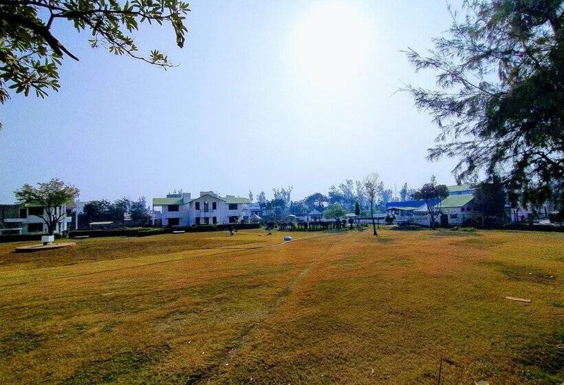 فندق The New Swaraj Resort