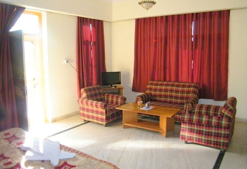 فندق The New Swaraj Resort