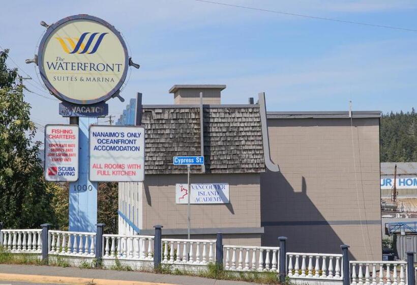 בית מלון כפרי The Waterfront Suites And Marina