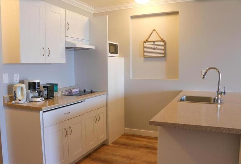 בית מלון כפרי The Waterfront Suites And Marina