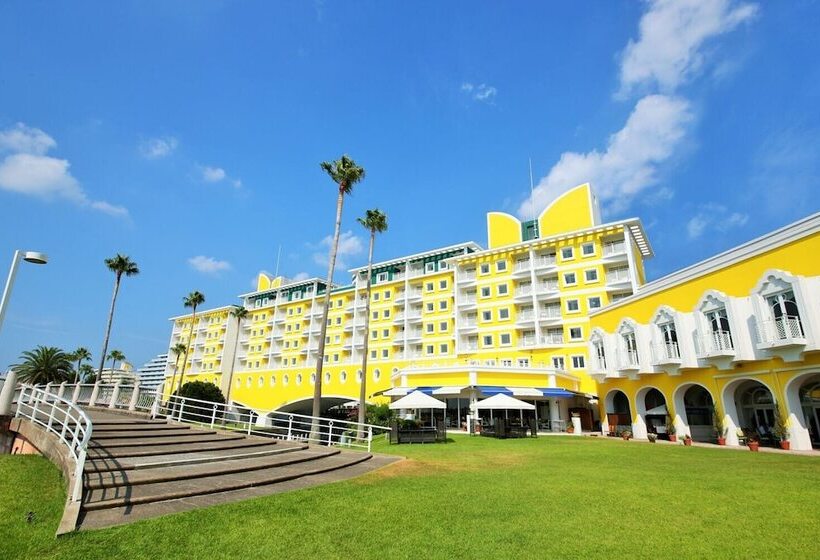 Отель Wakayama Marina City