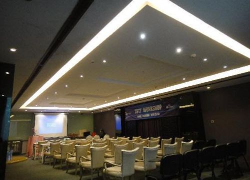 호텔 Yahsin Business