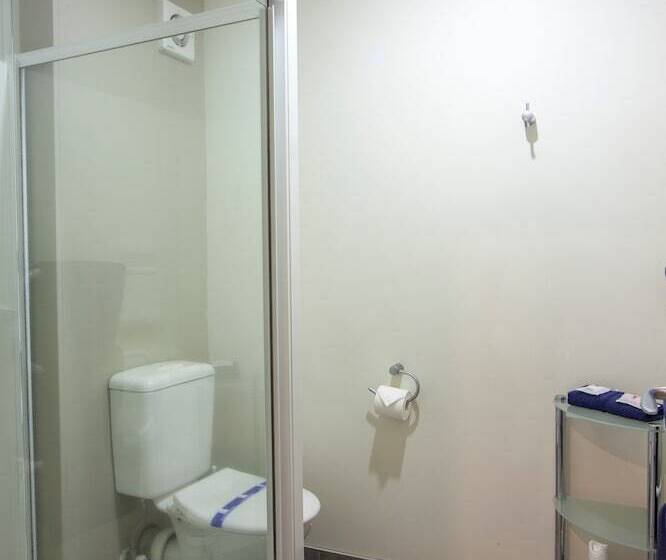 מוטל Landmark Manor