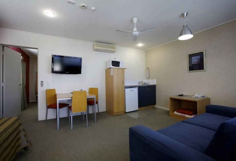 מוטל Landmark Manor