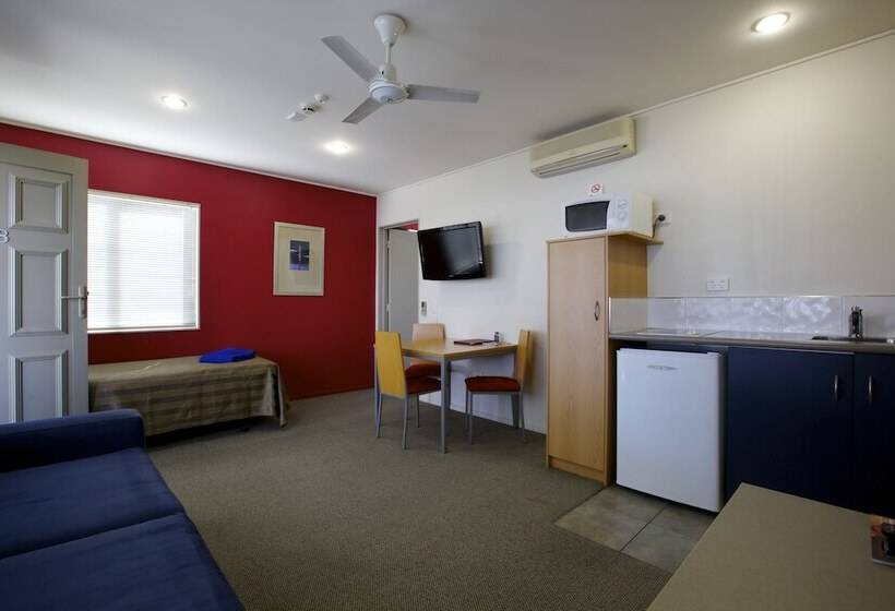 מוטל Landmark Manor