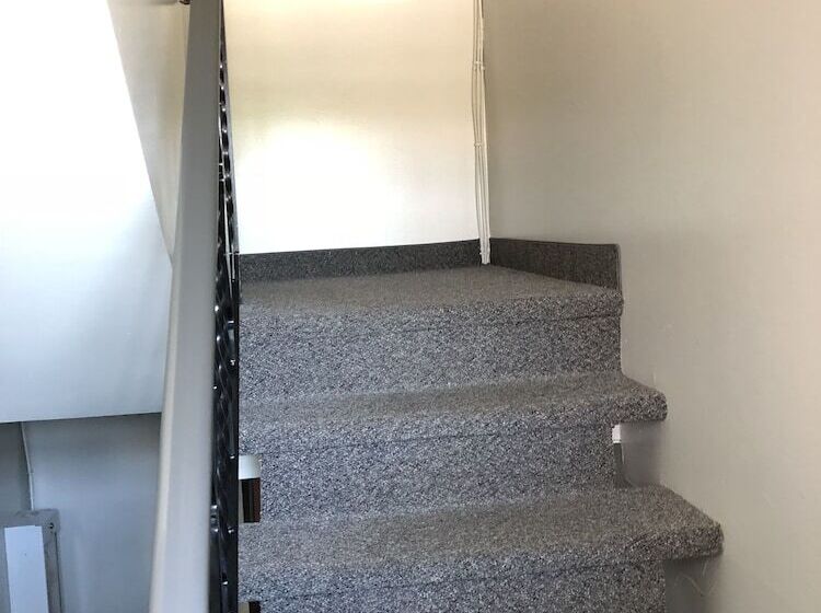 汽车旅馆  Budget Lodge