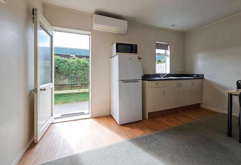 مُتل Captain Cook Motor Lodge