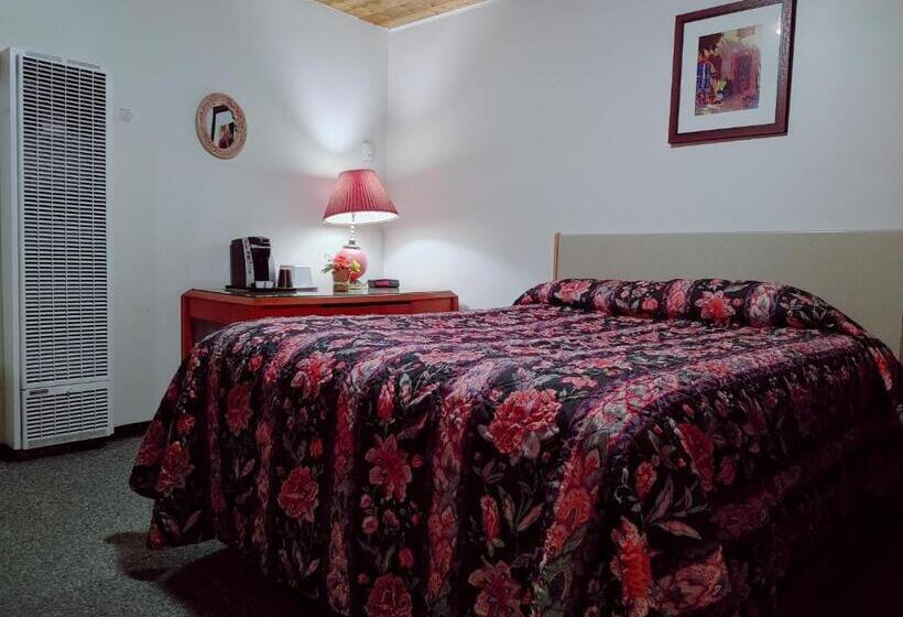 מוטל Kootenay Country Inn