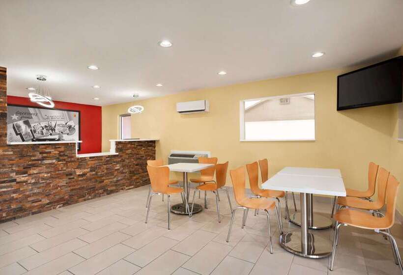 فندق على الطريق Super 8 By Wyndham Corsicana