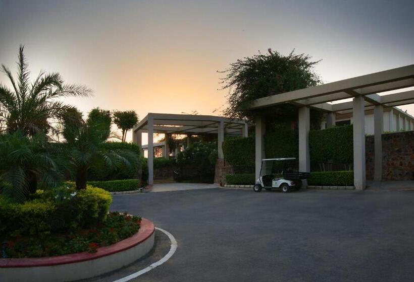 استراحتگاه Lemon Tree Hotel, Tarudhan Valley, Manesar