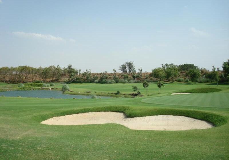 استراحتگاه Lemon Tree Hotel, Tarudhan Valley, Manesar