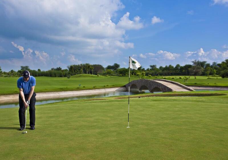 אתר נופש Lemon Tree Hotel, Tarudhan Valley, Manesar