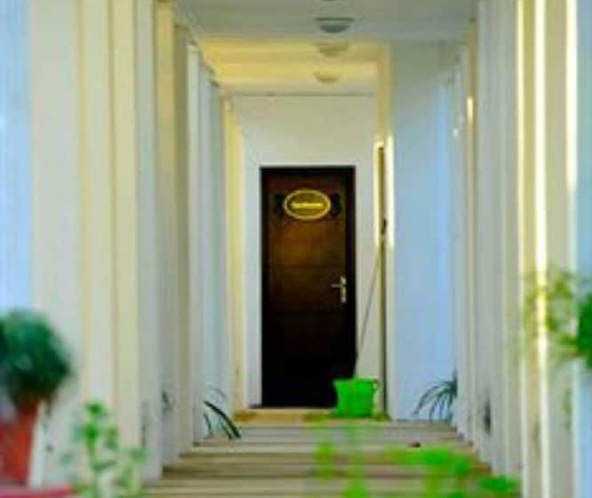 استراحتگاه Lemon Tree Hotel, Tarudhan Valley, Manesar