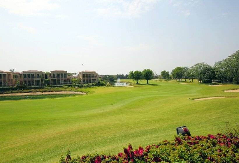 استراحتگاه Lemon Tree Hotel, Tarudhan Valley, Manesar