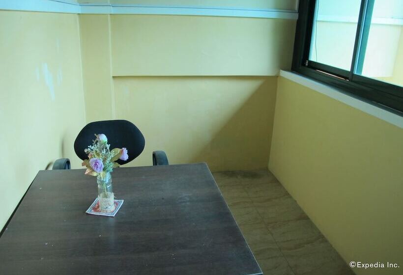 استراحتگاه The Manor At Puerto Galera